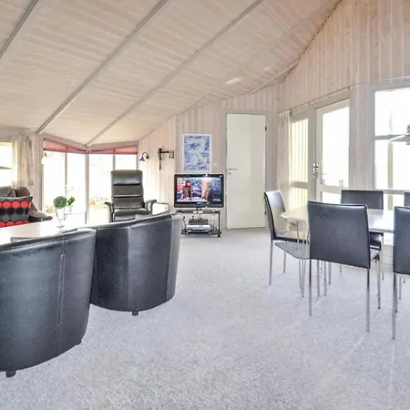 Lovely Home In Hvide Sande With Sauna Hébergement de vacances Bjerregård