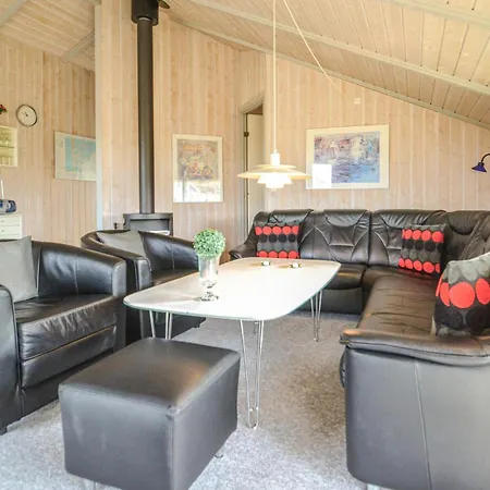 Hébergement de vacances Lovely Home In Hvide Sande With Sauna Bjerregård